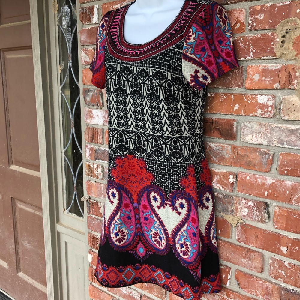 Papillon beautiful short sleeve dress size small